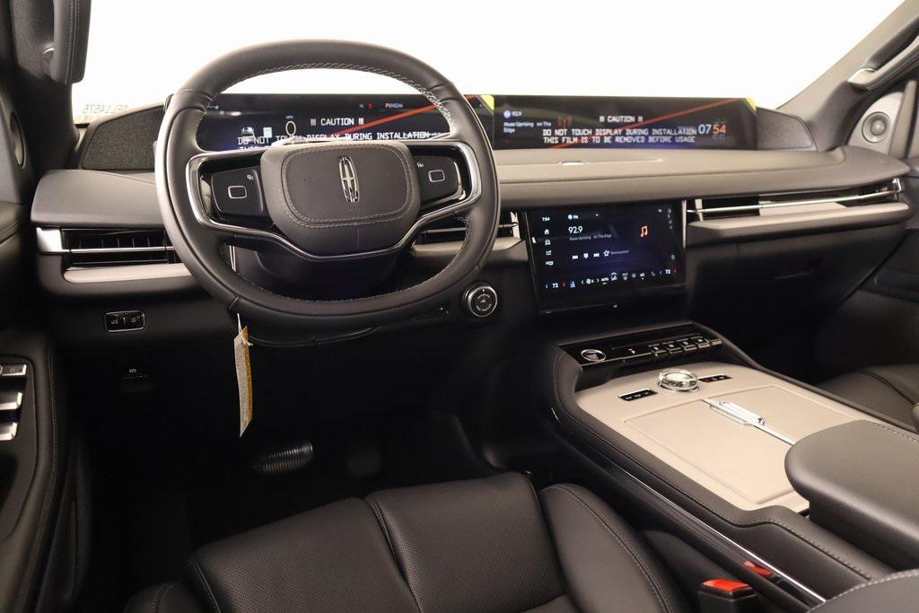 new 2025 Lincoln Navigator car, priced at $105,778
