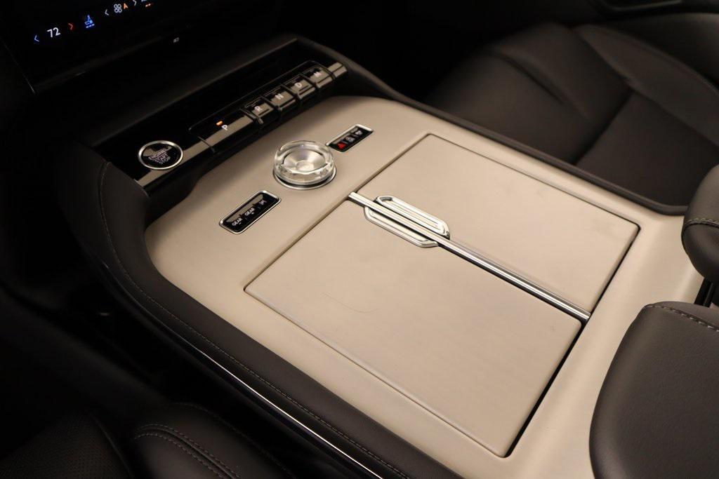 new 2025 Lincoln Navigator car, priced at $105,778