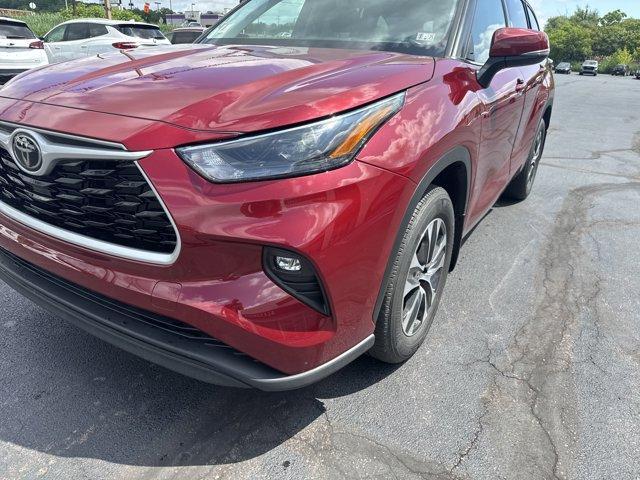 used 2022 Toyota Highlander car, priced at $39,000