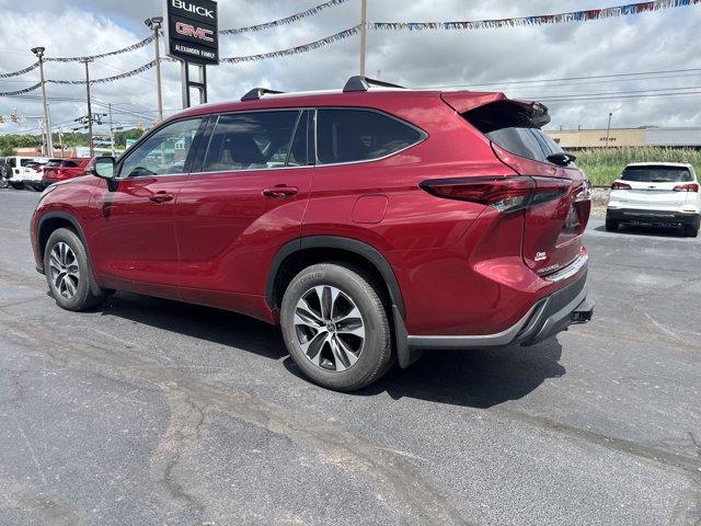 used 2022 Toyota Highlander car, priced at $39,000