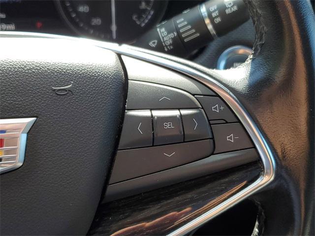 used 2022 Cadillac XT5 car, priced at $30,300