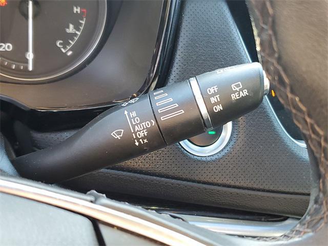 used 2022 Cadillac XT5 car, priced at $31,000