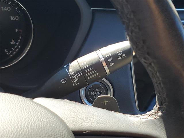 used 2022 Cadillac XT4 car, priced at $28,000