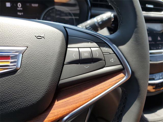 new 2025 Cadillac XT5 car, priced at $60,294