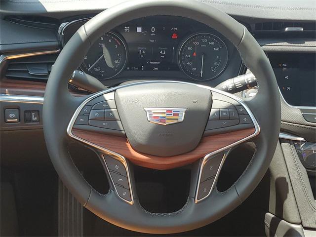 new 2025 Cadillac XT5 car, priced at $60,894