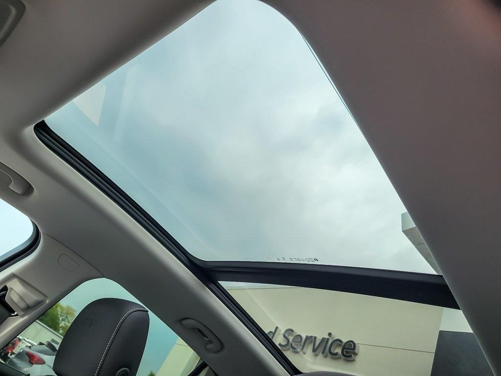 new 2025 Buick Envision car, priced at $39,995