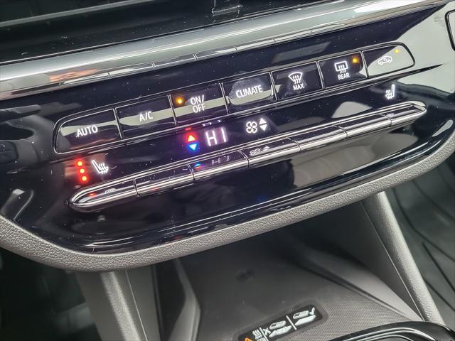 new 2025 Buick Envista car, priced at $30,360