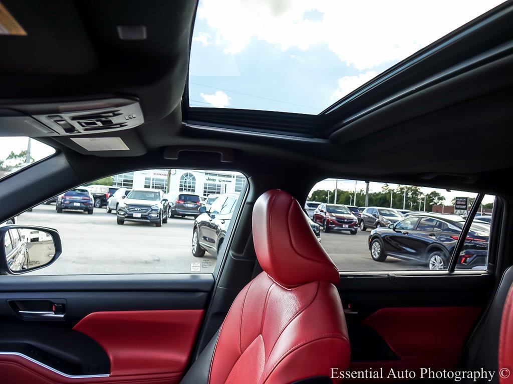 used 2021 Toyota Highlander car, priced at $33,597