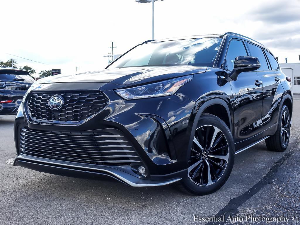 used 2021 Toyota Highlander car, priced at $33,597