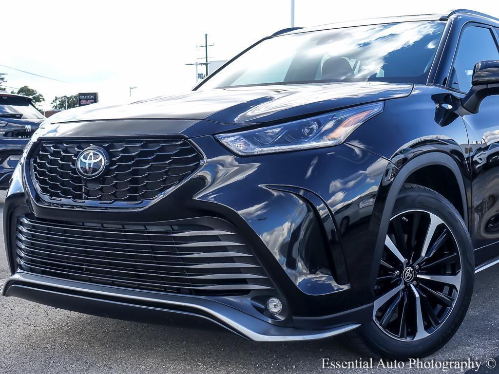 used 2021 Toyota Highlander car, priced at $33,597