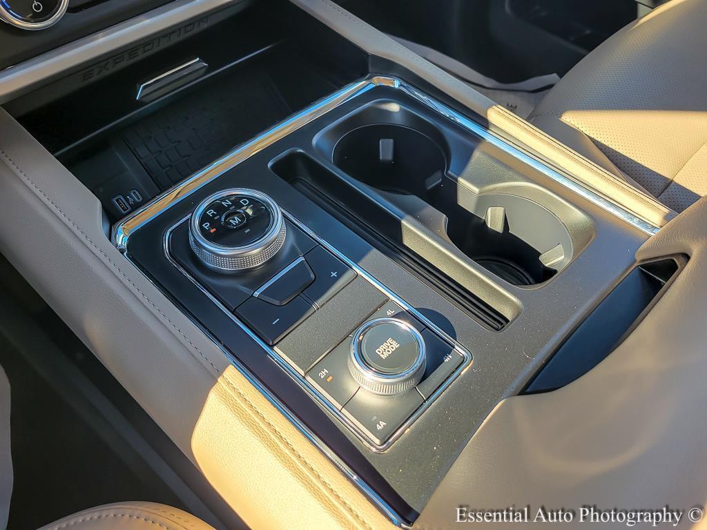 used 2024 Ford Expedition car, priced at $48,497