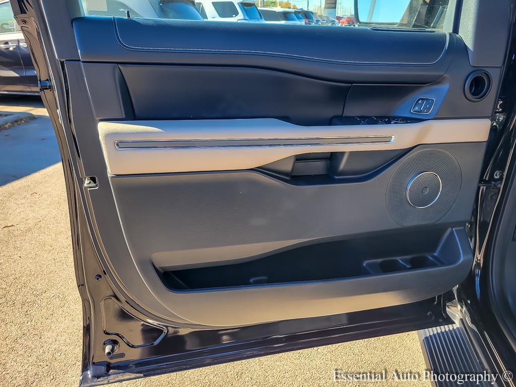 used 2024 Ford Expedition car, priced at $48,497