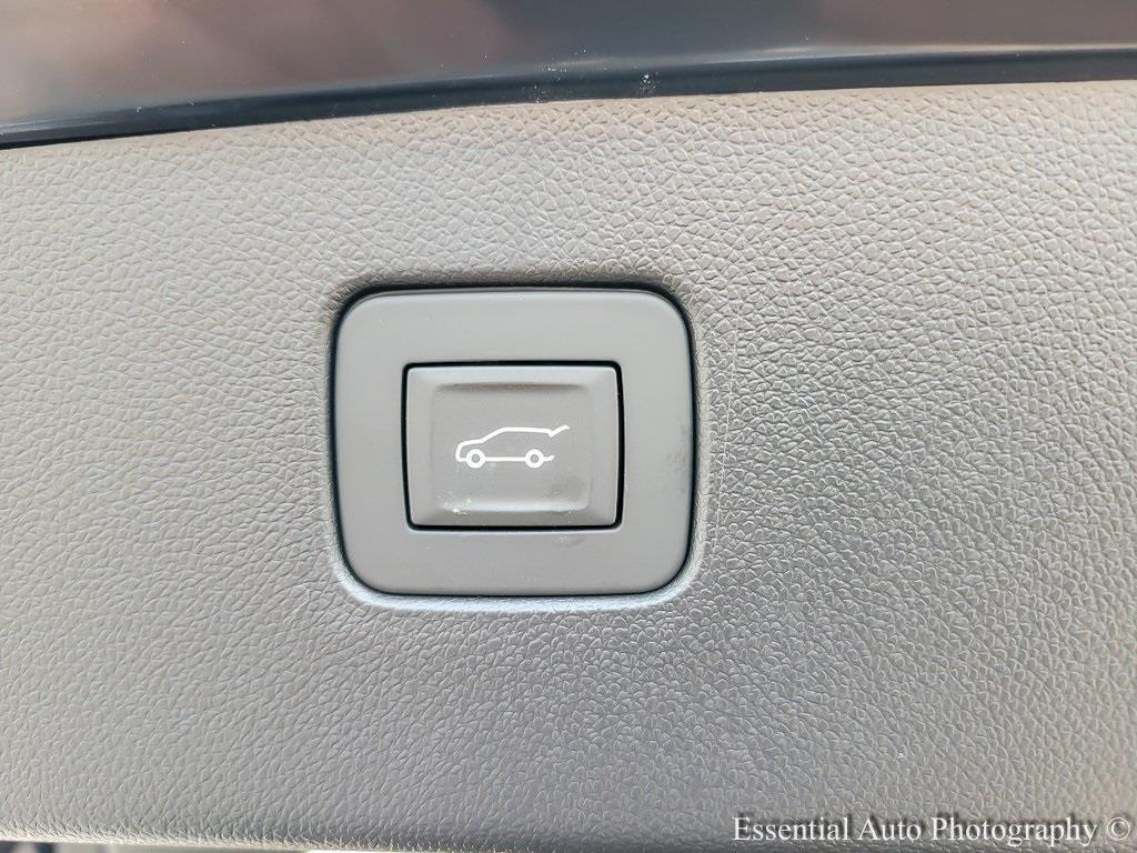 new 2025 Buick Envista car, priced at $27,395