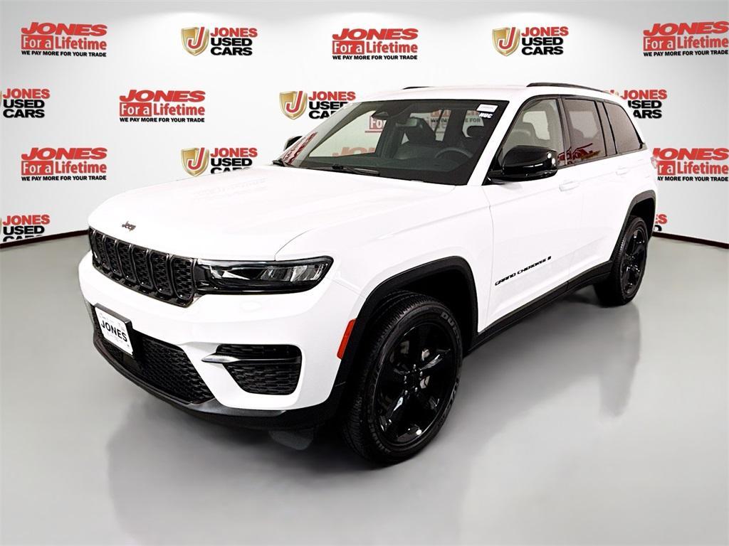 used 2023 Jeep Grand Cherokee car, priced at $33,155