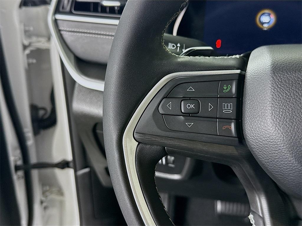 used 2023 Jeep Grand Cherokee car, priced at $33,155