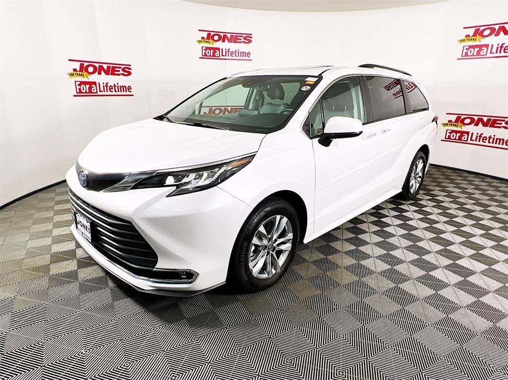 used 2022 Toyota Sienna car, priced at $43,995