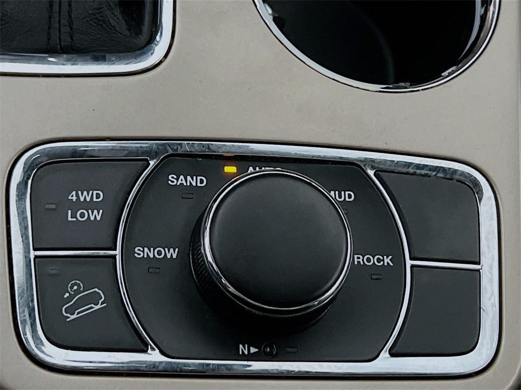 used 2016 Jeep Grand Cherokee car, priced at $13,998