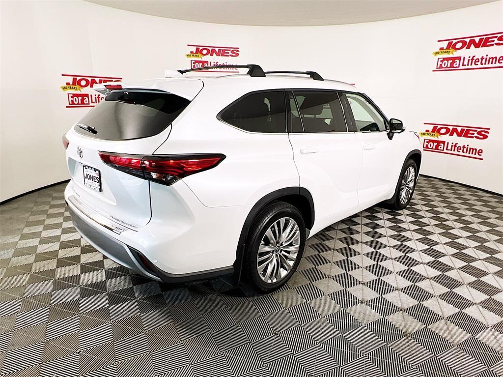 used 2023 Toyota Highlander car, priced at $43,995