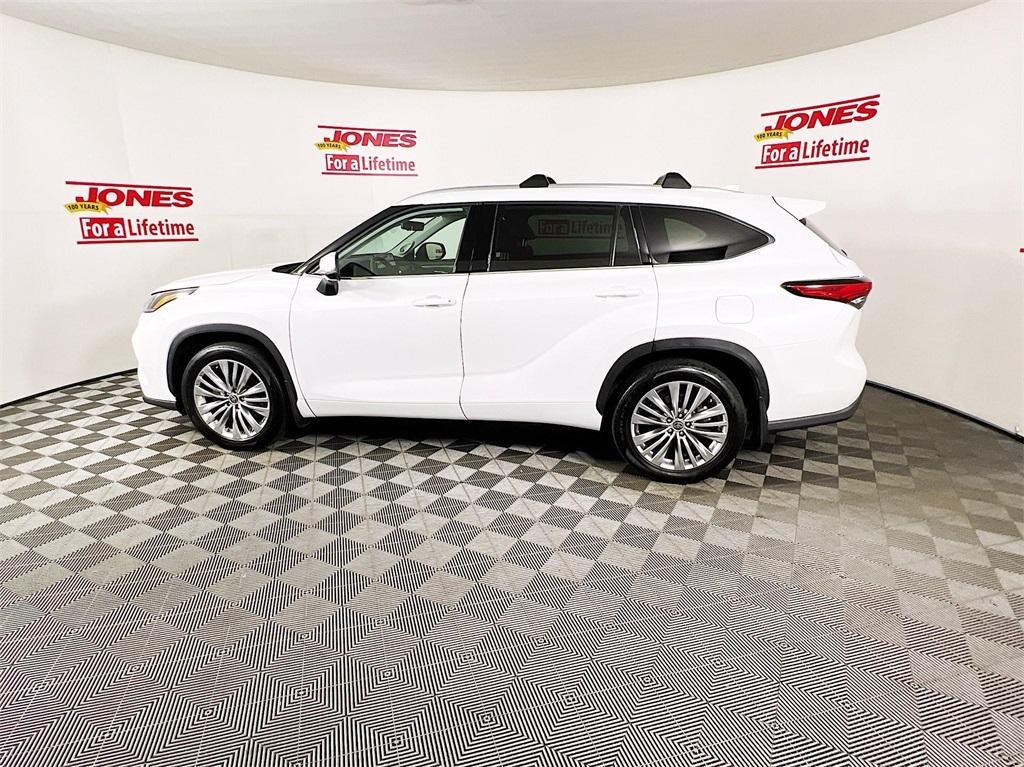 used 2023 Toyota Highlander car, priced at $43,995