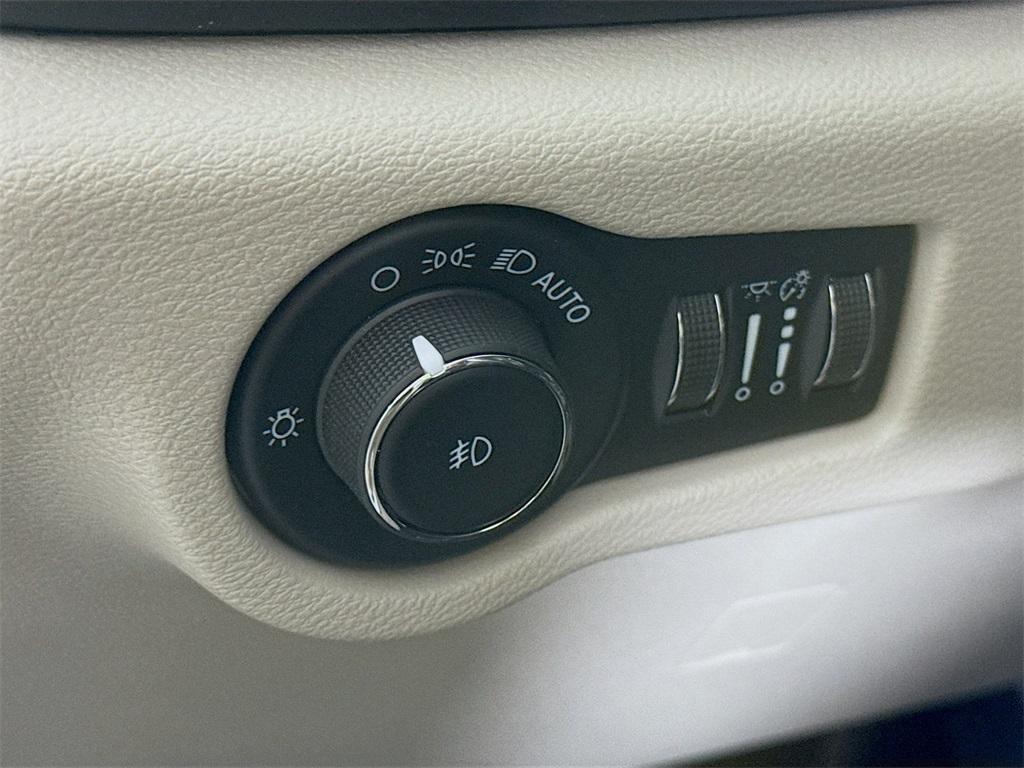 used 2022 Chrysler Pacifica car, priced at $31,998