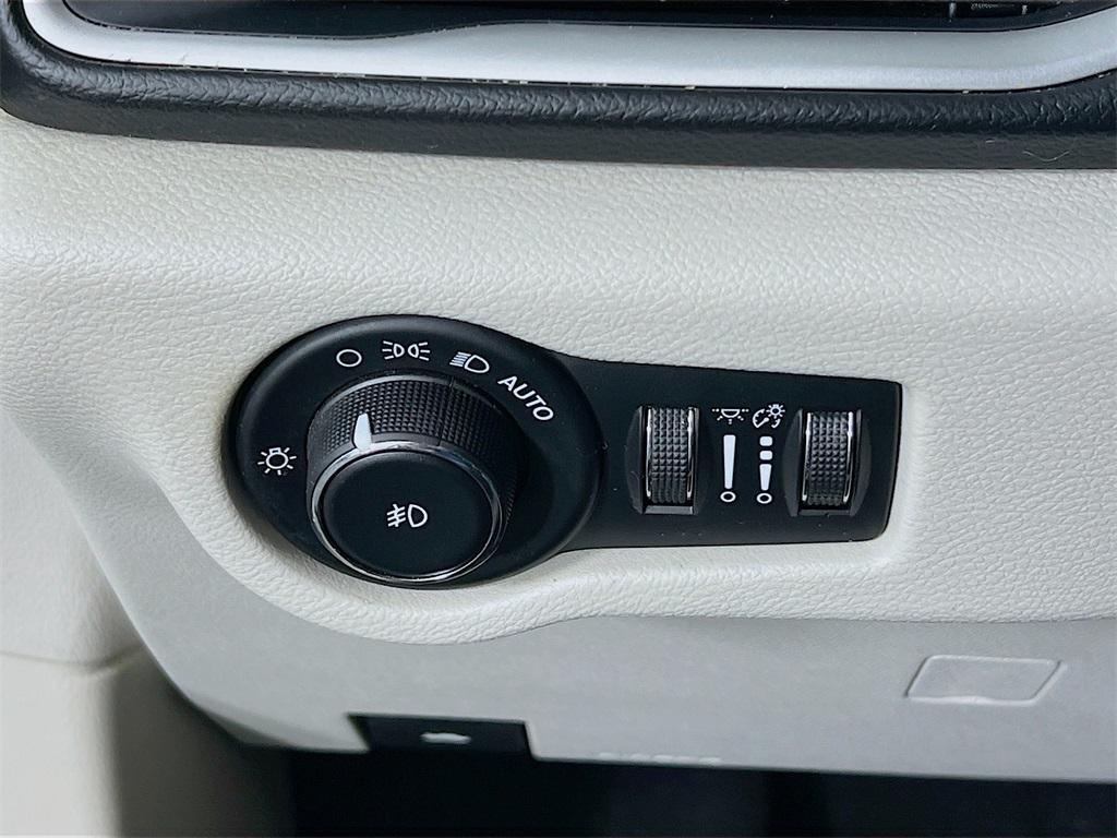 used 2018 Chrysler Pacifica car, priced at $14,998