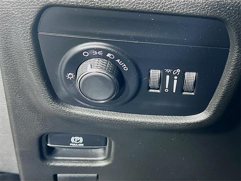 used 2022 Jeep Grand Cherokee car, priced at $31,399
