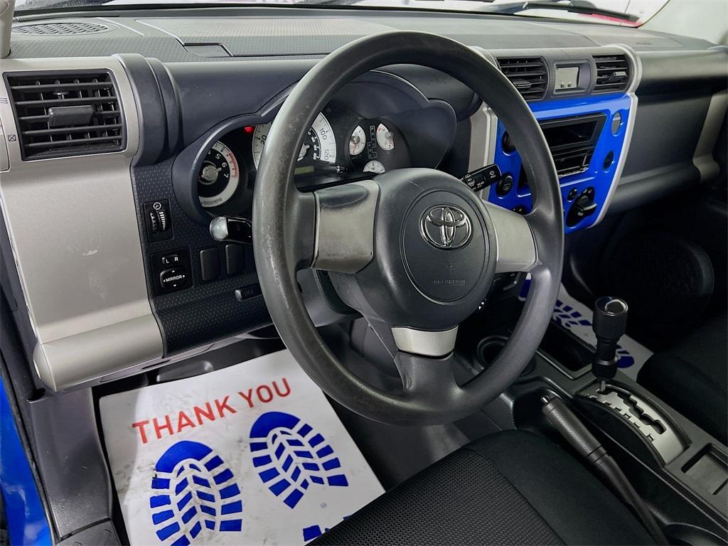 used 2007 Toyota FJ Cruiser car, priced at $12,998