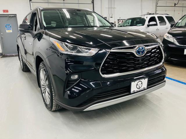 used 2021 Toyota Highlander Hybrid car, priced at $30,900