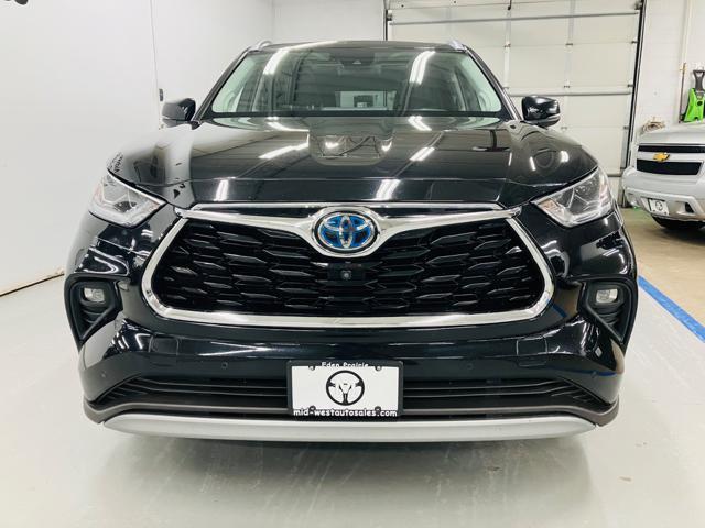 used 2021 Toyota Highlander Hybrid car, priced at $30,900