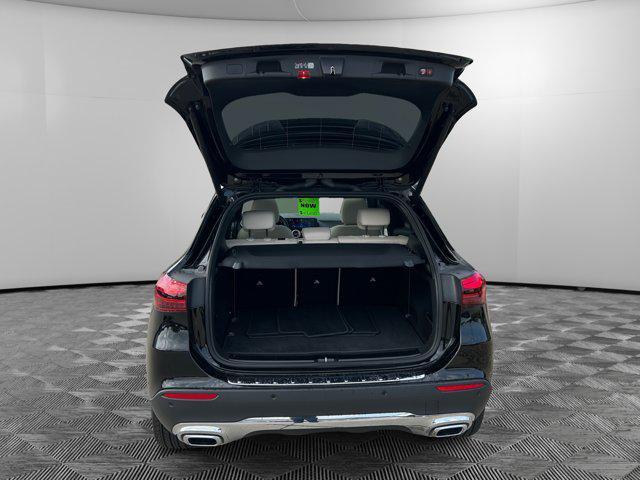 new 2025 Mercedes-Benz GLA 250 car, priced at $44,450