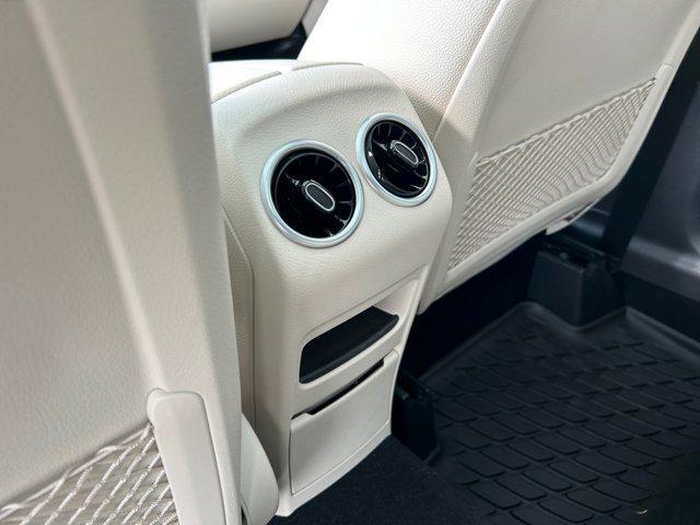 new 2025 Mercedes-Benz GLA 250 car, priced at $44,450