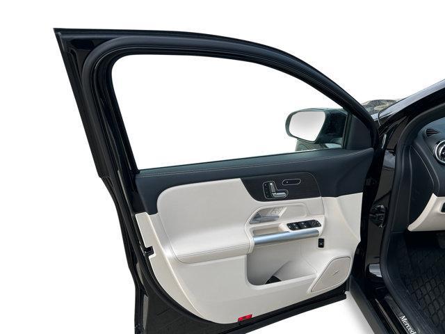 new 2025 Mercedes-Benz GLA 250 car, priced at $44,450