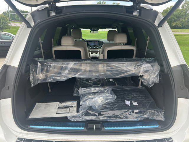 new 2025 Mercedes-Benz GLS 580 car, priced at $123,075