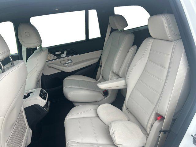 new 2025 Mercedes-Benz GLS 580 car, priced at $123,075