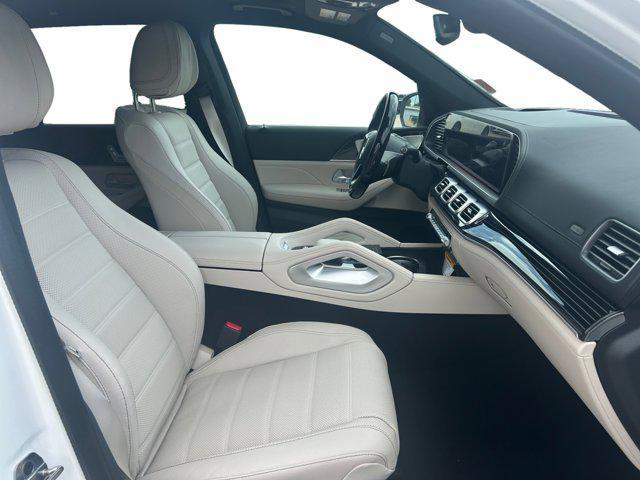 new 2025 Mercedes-Benz GLS 580 car, priced at $123,075