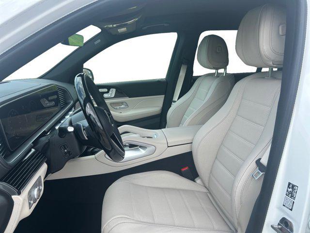 new 2025 Mercedes-Benz GLS 580 car, priced at $123,075