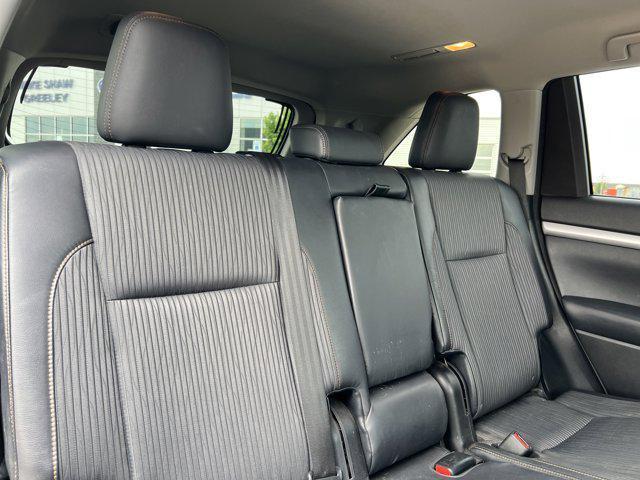 used 2014 Toyota Highlander car, priced at $12,991