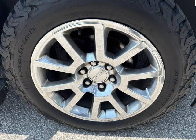 used 2016 GMC Yukon XL car, priced at $23,000