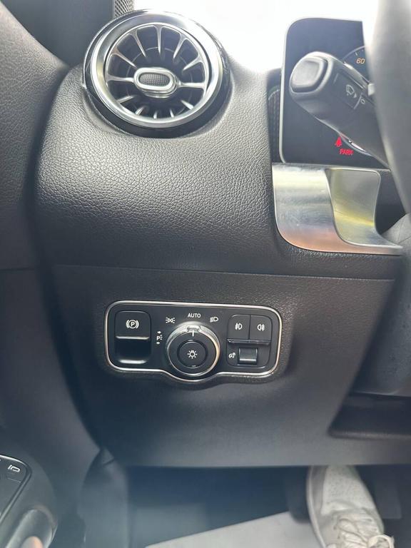 used 2021 Mercedes-Benz GLB 250 car, priced at $21,900