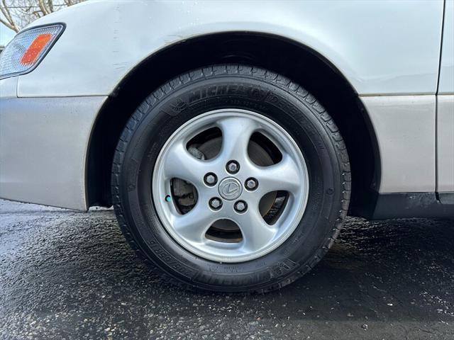 used 1998 Lexus ES 300 car, priced at $7,995