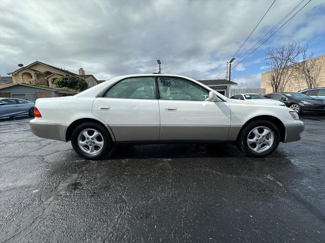 used 1998 Lexus ES 300 car, priced at $7,995