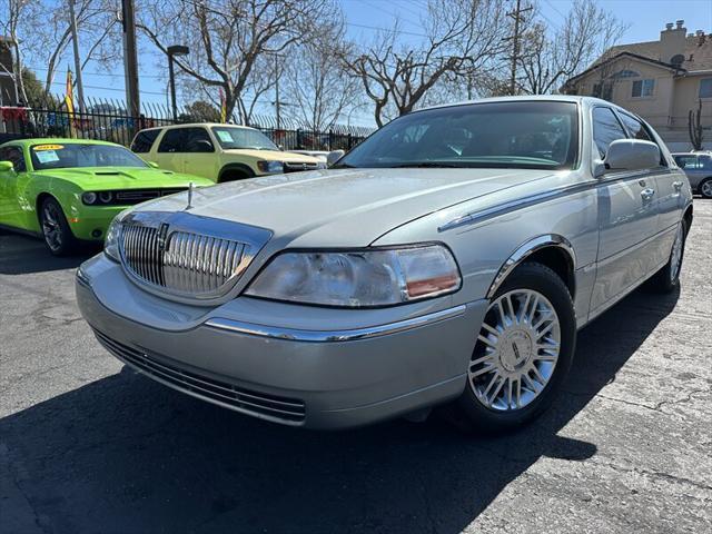 used 2006 Lincoln Town Car car, priced at $10,995