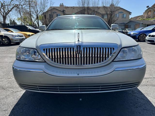 used 2006 Lincoln Town Car car, priced at $10,995