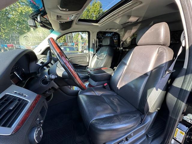 used 2007 Cadillac Escalade car, priced at $10,995
