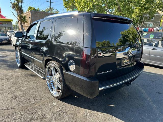 used 2007 Cadillac Escalade car, priced at $10,995
