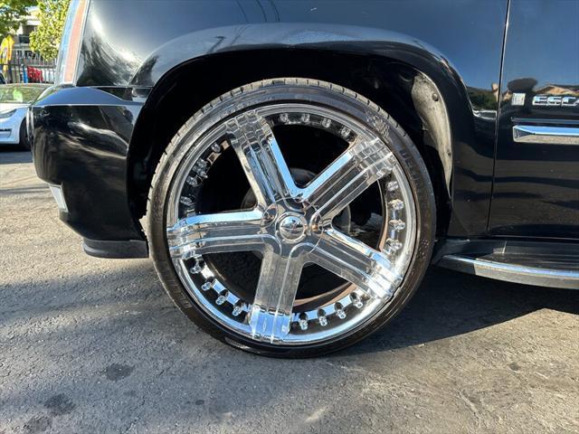 used 2007 Cadillac Escalade car, priced at $10,995