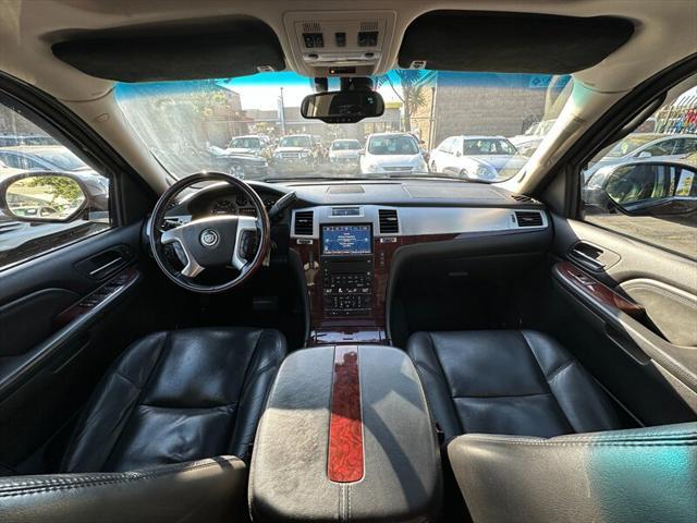used 2007 Cadillac Escalade car, priced at $10,995