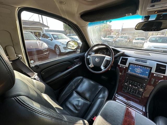 used 2007 Cadillac Escalade car, priced at $10,995