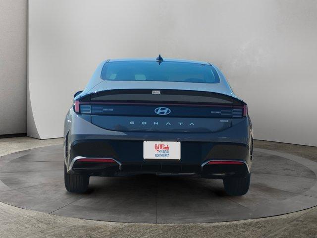 new 2025 Hyundai Sonata Hybrid car, priced at $30,670