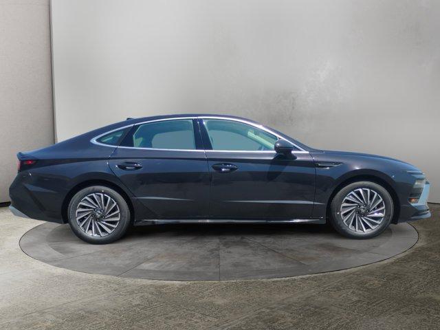 new 2025 Hyundai Sonata Hybrid car, priced at $30,670